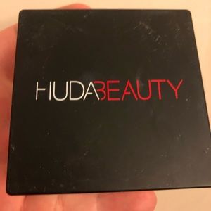 HUDA powder
